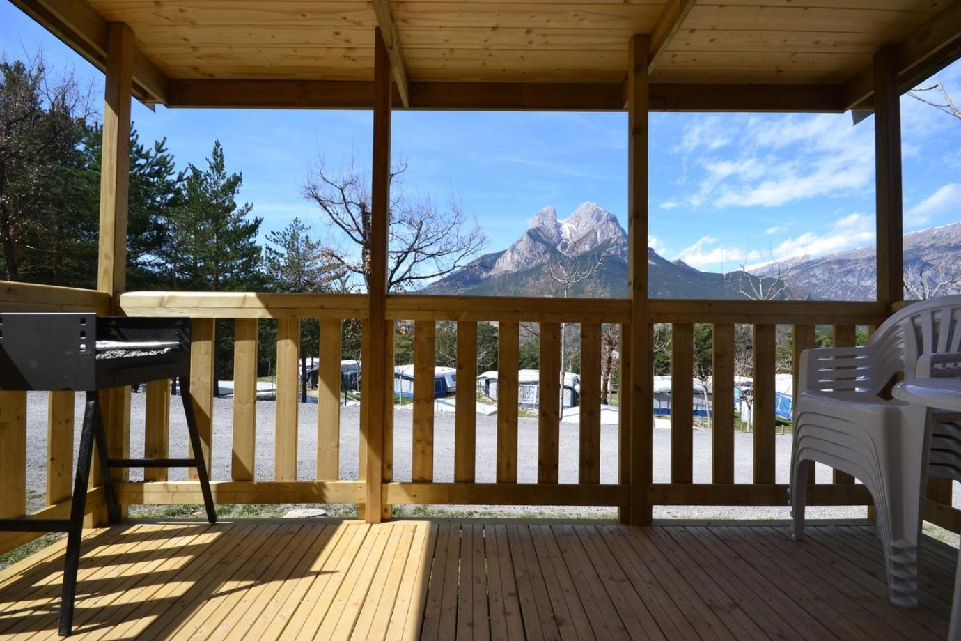 Bungalows Del Camping Pedraforca Saldés Oda fotoğraf